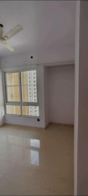 Room in 2.5 BHK Apartment at Puranik Rumah Bali, Ghodbunder Road – for Rent