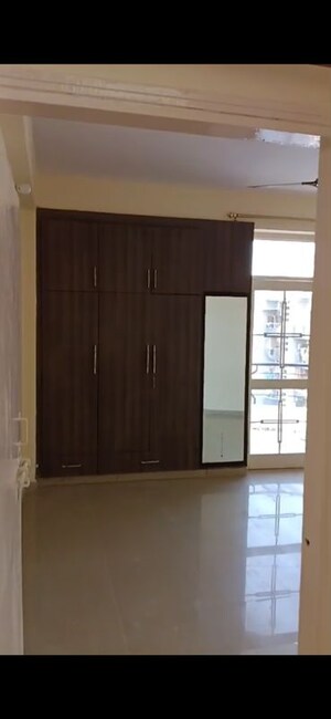 Room in 3 BHK Apartment at Omaxe Heights, Sector 86 – for Rent