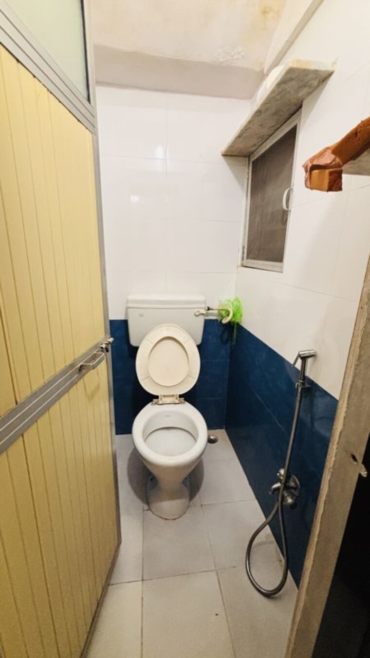 Bathroom, swapna-sangeet-chs 1 Bedroom 530 Sq.Ft. Apartment In Mulund West Mumbai 10693023