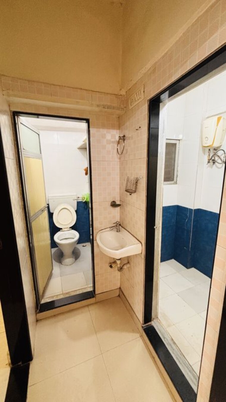 Bathroom, swapna-sangeet-chs 1 Bedroom 530 Sq.Ft. Apartment In Mulund West Mumbai 10693023