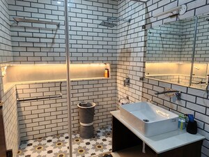 Team Area in 1 BHK Apartment at Sarita Vihar – for Rent