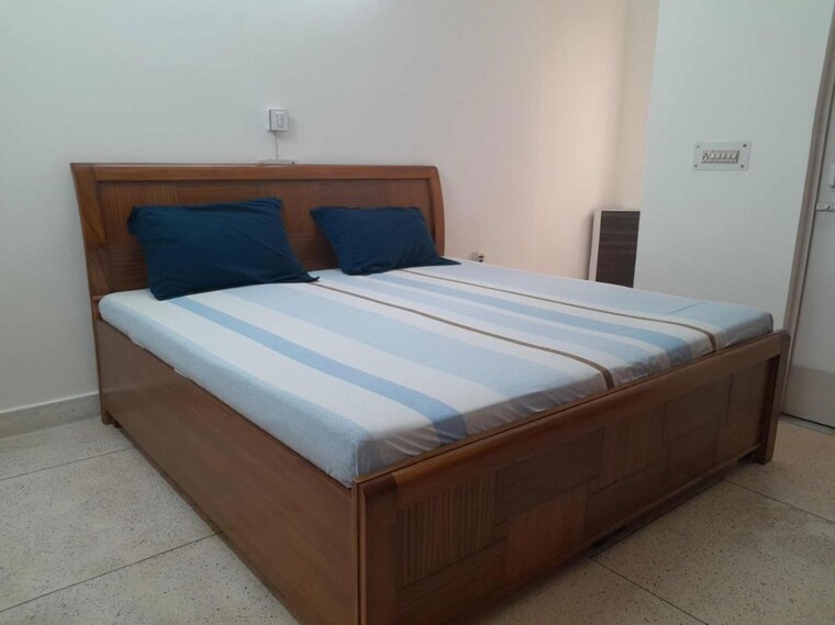 Bedroom, east of kailash 2 Bedroom 125 Sq.Yd. Independent House In East Of Kailash Delhi 10693038