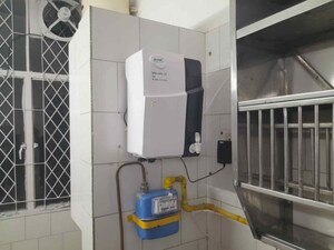 Team Area in 2 BHK Independent House at East Of Kailash – for Rent