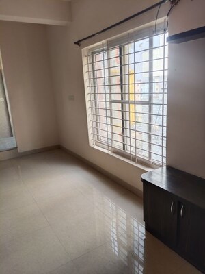 Room in 1 BHK Apartment at Murali Residency, Panathur – for Rent