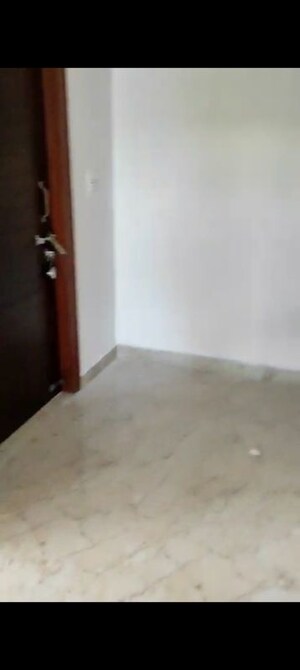 Room in 3 BHK Independent House at Banjarawala – for Rent