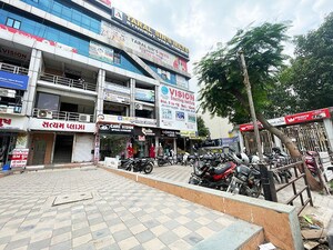  Shop – Exterior View View at Nikol - for Sale