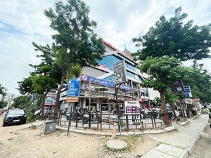  Shop – Exterior View View at Nikol - for Sale