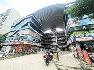  Shop – Exterior View View at Nikol - for Sale