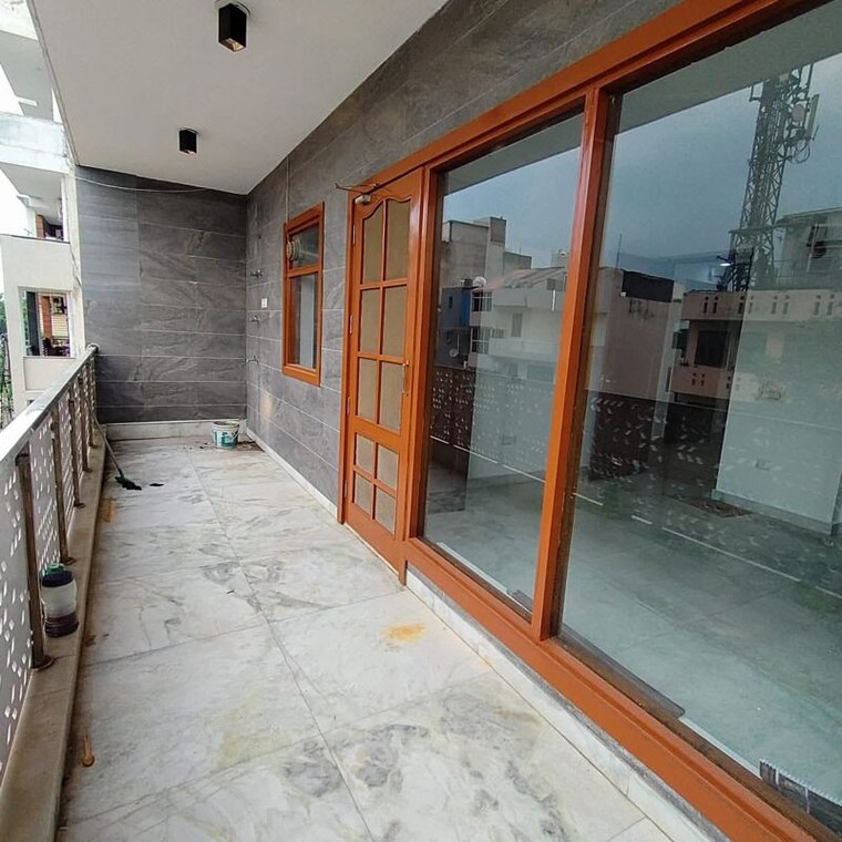 Balcony, sector 57 3 Bedroom 261 Sq.Yd. Builder Floor In Sector 57 Gurgaon 10693110