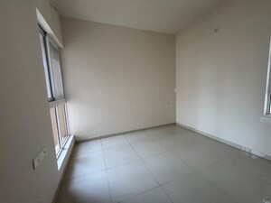 Room in 2 BHK Apartment at Godrej Green Vistas, Mahalunge – for Rent
