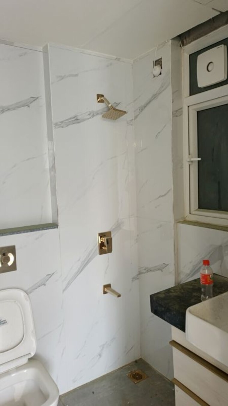 Bathroom, smart-world-orchard 3 Bedroom 1630 Sq.Ft. Apartment In Sector 61 Gurgaon 10693092