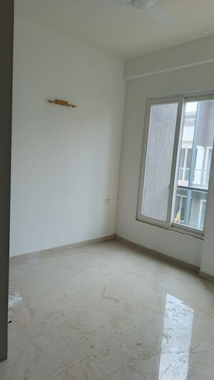 Room in 3 BHK Apartment at Smart World Orchard, Sector 61 – for Rent