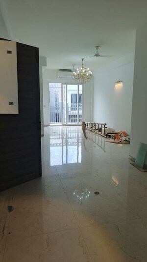 Room in 3 BHK Apartment at Smart World Orchard, Sector 61 – for Rent