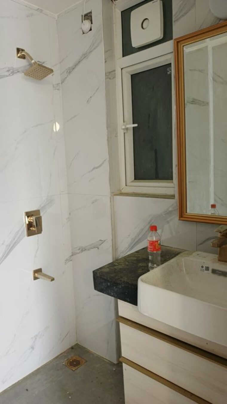 Bathroom, smart-world-orchard 3 Bedroom 1630 Sq.Ft. Apartment In Sector 61 Gurgaon 10693092
