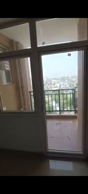 Room in 3 BHK Apartment at Landmark The Homes 81, Sector 81 – for Rent
