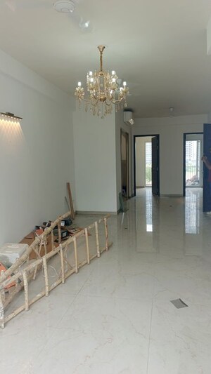 Room in 3 BHK Apartment at Smart World Orchard, Sector 61 – for Rent