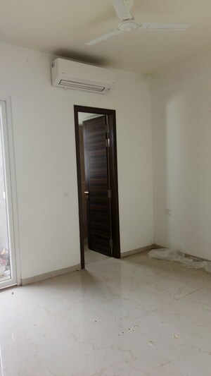 Room in 3 BHK Apartment at Smart World Orchard, Sector 61 – for Rent