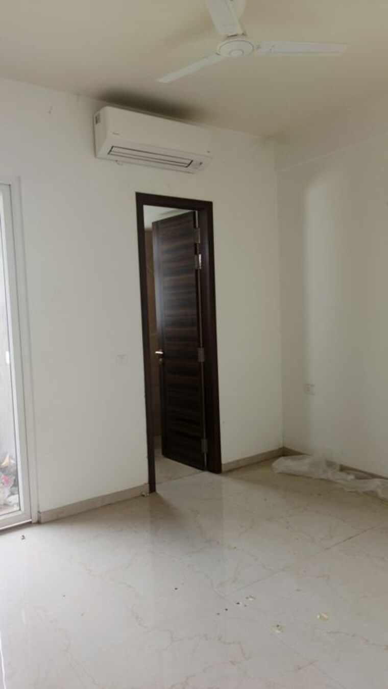 Room, smart-world-orchard 3 Bedroom 1680 Sq.Ft. Apartment In Sector 61 Gurgaon 10693121