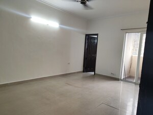 Room in 3 BHK Apartment at Paramount Floraville, Sector 137 – for Rent