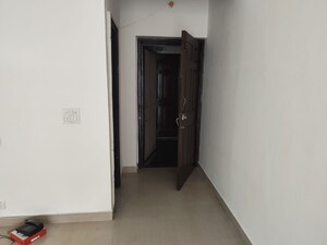 Room in 3 BHK Apartment at Paramount Floraville, Sector 137 – for Rent