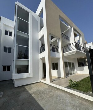 6+ BHK Villa For Sale in Sector 75
