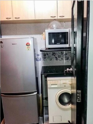 Furnished Amenities in 3 BHK Apartment at Bandra West – for Rent