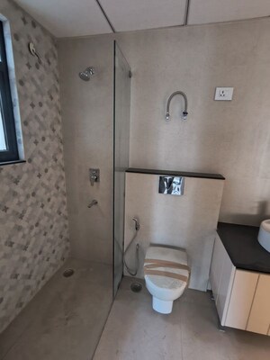 Furnished Amenities in 3 BHK Builder Floor at Signature Global City 63A, Sector 63a – for Rent