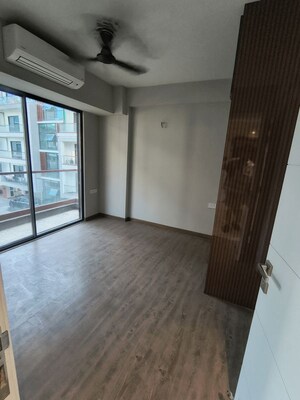 Furnished Amenities in 3 BHK Builder Floor at Signature Global City 63A, Sector 63a – for Rent