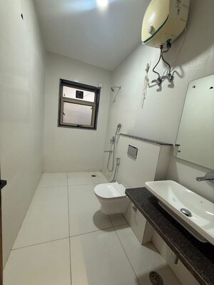 Bathroom in 4 BHK Builder Floor at Sector 17 – for Rent