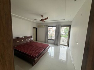 Bedroom in 4 BHK Builder Floor at Sector 17 – for Rent