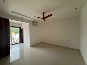 Furnished Amenities in 4 BHK Builder Floor at Sector 17 – for Rent