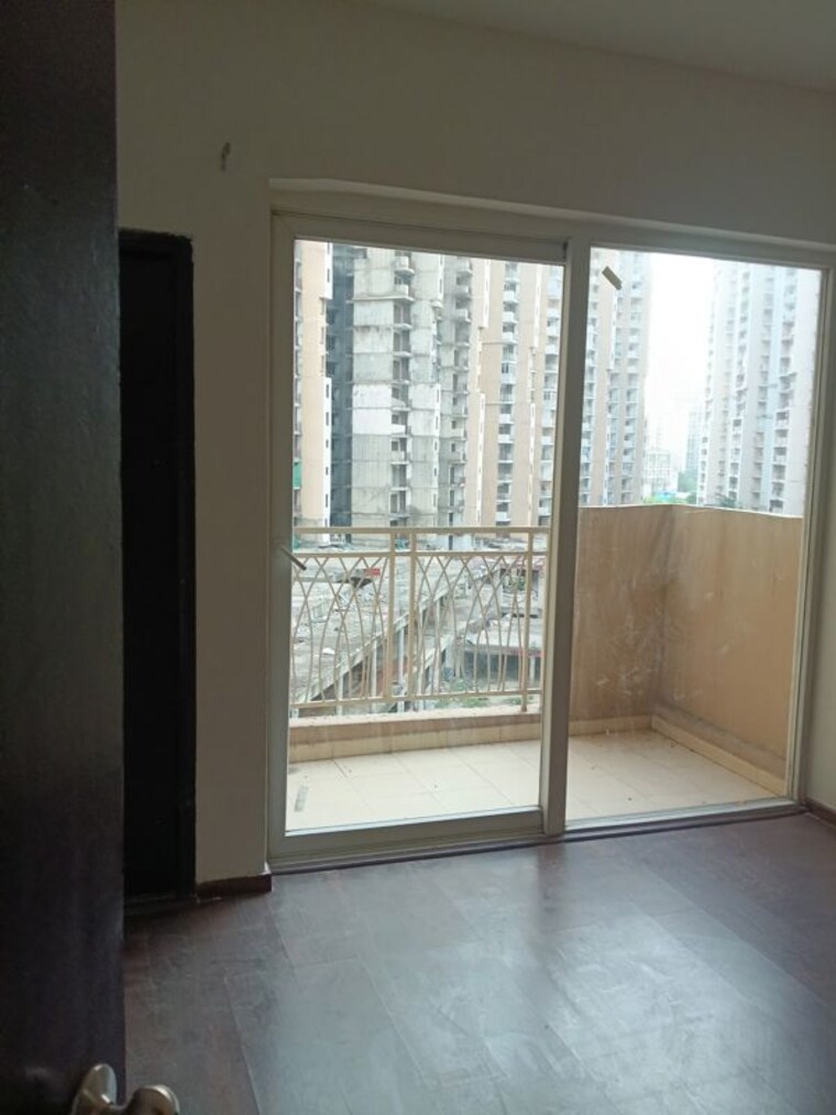 Room, mahagun-my-woods 2 Bedroom 1000 Sq.Ft. Apartment In Sector 16c Greater Noida Greater Noida 10693210