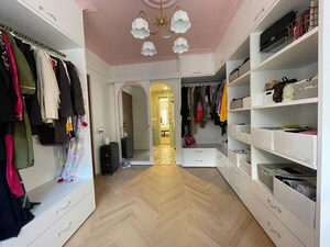 Room in 3 BHK Apartment at Bandra West – for Rent