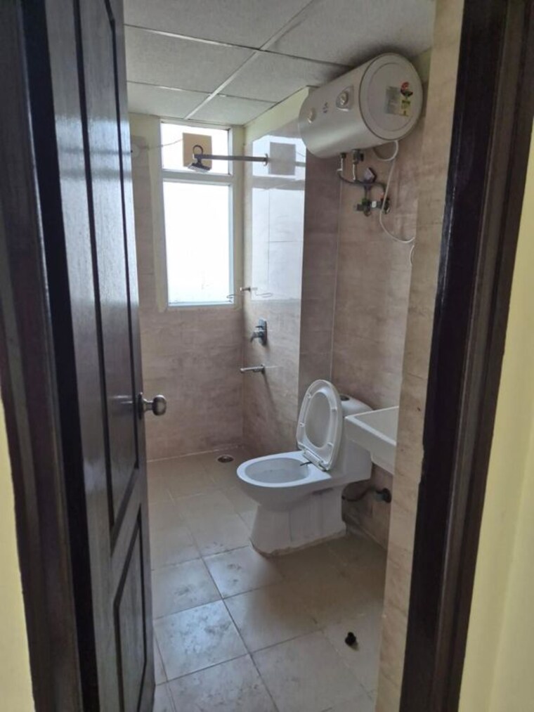 Bathroom, aditya-celebrity-homes 1 Bedroom 550 Sq.Ft. Apartment In Sector 76 Noida 10693218