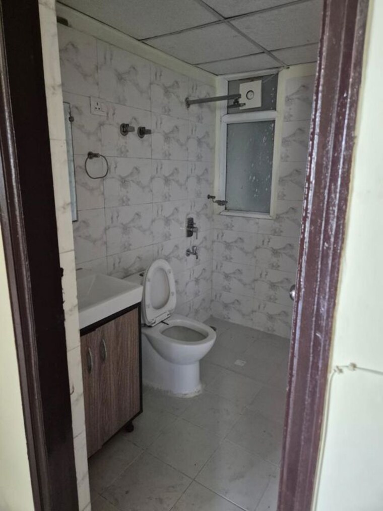 Bathroom, aditya-celebrity-homes 1 Bedroom 550 Sq.Ft. Apartment In Sector 76 Noida 10693218