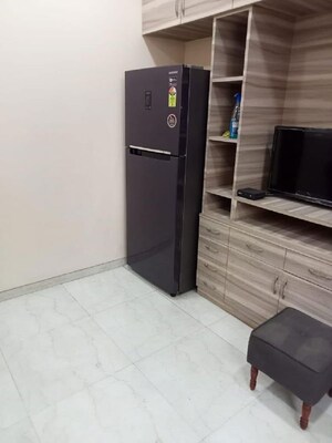Room in 1 BHK Apartment at Bandra West – for Rent