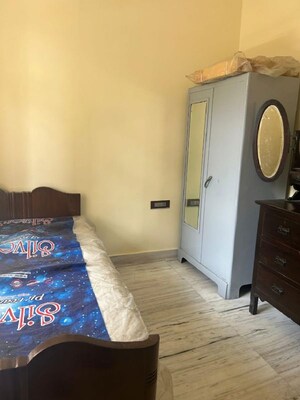 Bedroom in 1 BHK Apartment at Bandra West – for Rent