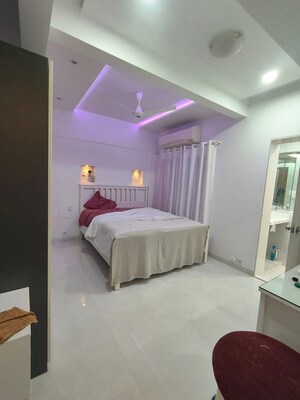 Room in 1 BHK Apartment at Bandra West – for Rent