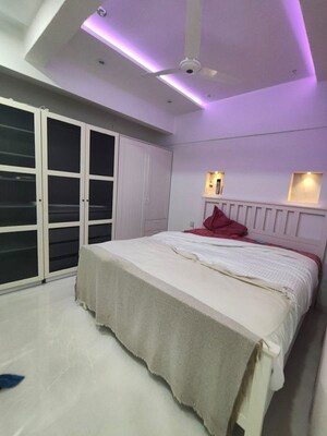 Bedroom in 1 BHK Apartment at Bandra West – for Rent