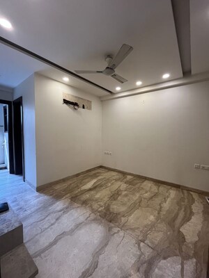 Furnished Amenities in 3 BHK Builder Floor at Shivalik Colony – for Rent