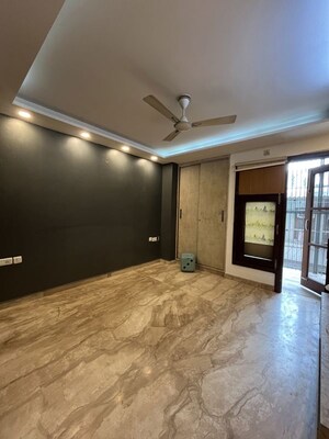 Furnished Amenities in 3 BHK Builder Floor at Shivalik Colony – for Rent