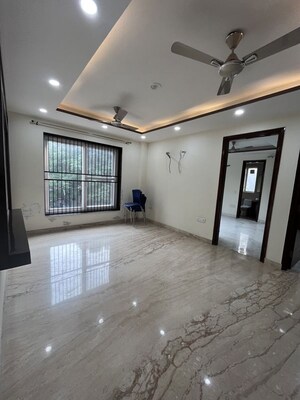 Furnished Amenities in 3 BHK Builder Floor at Shivalik Colony – for Rent
