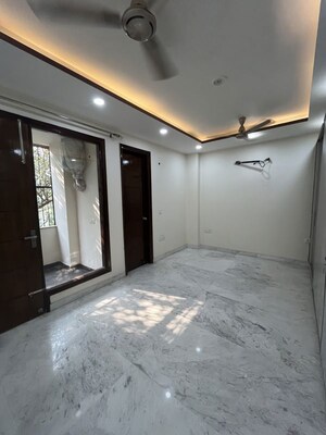 Furnished Amenities in 3 BHK Builder Floor at Shivalik Colony – for Rent