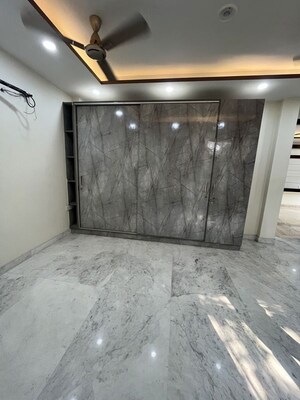 Furnished Amenities in 3 BHK Builder Floor at Shivalik Colony – for Rent