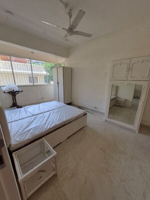 Bedroom in 1 BHK Apartment at Bandra West – for Rent