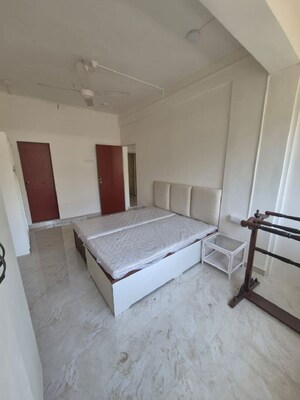 Bedroom in 1 BHK Apartment at Bandra West – for Rent