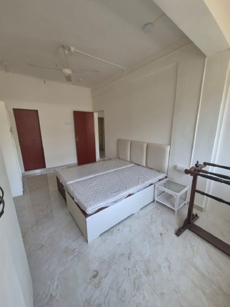 Bedroom, bandra west 1 Bedroom 500 Sq.Ft. Apartment In Bandra West Mumbai 10693274