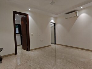 Room in 4 BHK Apartment at Vasant Kunj – for Sale