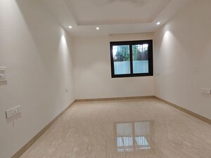 Room in 4 BHK Apartment at Vasant Kunj – for Sale