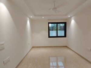Room in 4 BHK Apartment at Vasant Kunj – for Sale